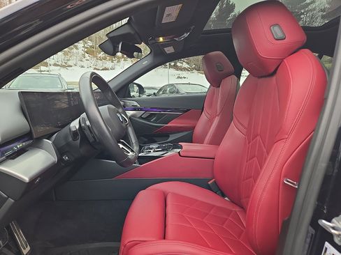 Used 2024 BMW 540i xDrive w/ Premium Package image 14