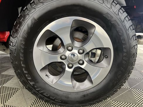 Used 2017 Jeep Wrangler Sahara w/ Dual Top Group image 28