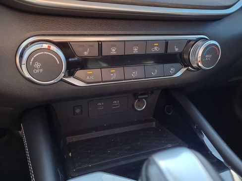 Used 2023 Nissan Altima 2.5 SV w/ SV Premium Package image 23