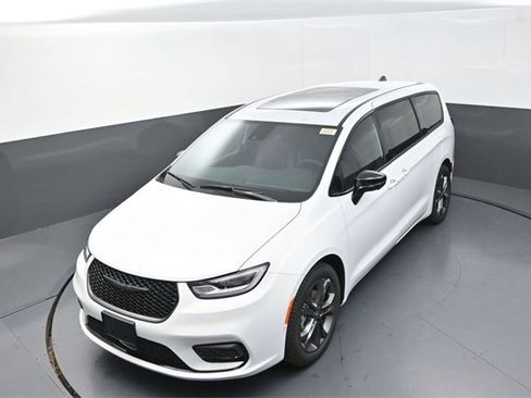 New 2026 Chrysler Pacifica Select image 11