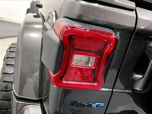 Used 2021 Jeep Wrangler Unlimited Sahara image 30