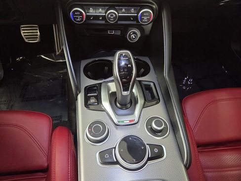 Used 2024 Alfa Romeo Giulia Ti w/ Performance Driving Package image 20