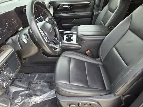 Used 2025 Chevrolet Tahoe Z71 AWD/4WD image 13