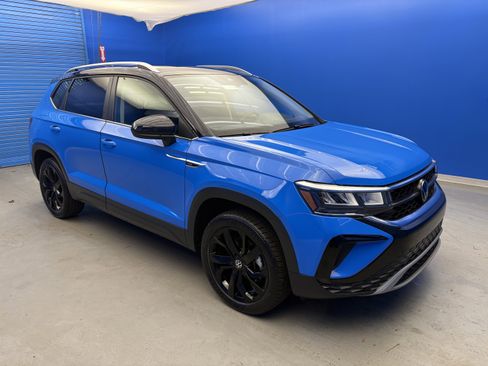 Used 2023 Volkswagen Taos SE image 2