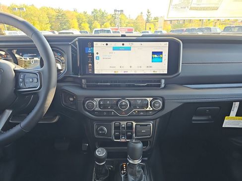 New 2025 Jeep Gladiator Sport image 17