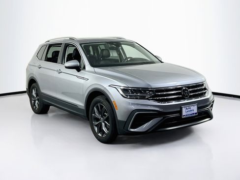 Used 2023 Volkswagen Tiguan SE AWD/4WD image 3