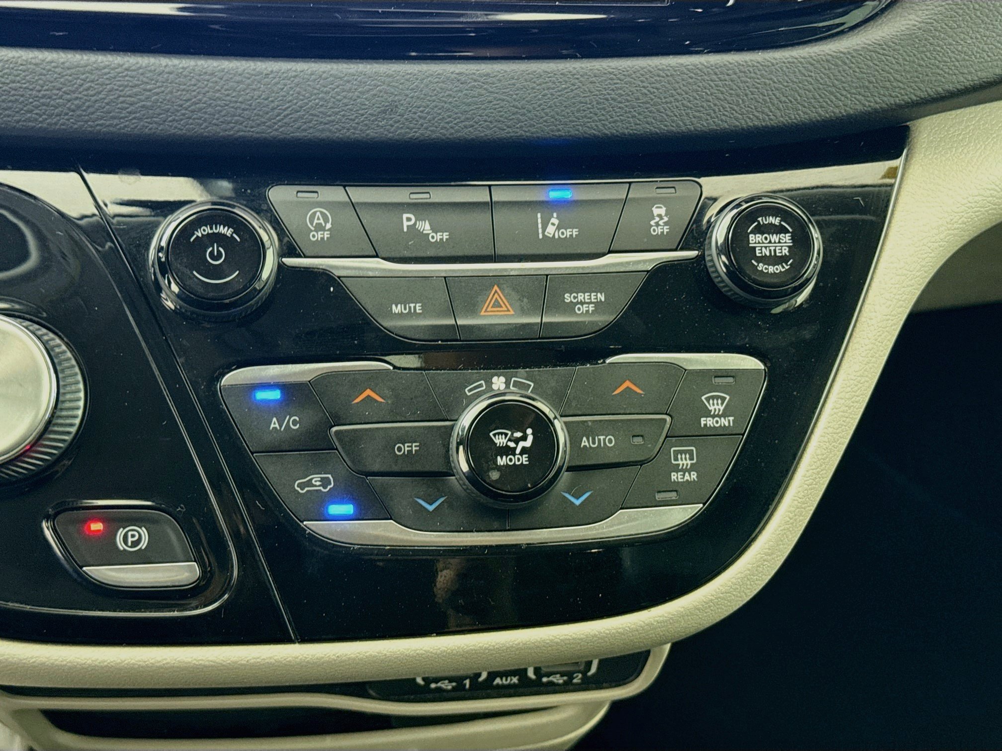 Used 2022 Chrysler Pacifica Touring-L FWD image 16