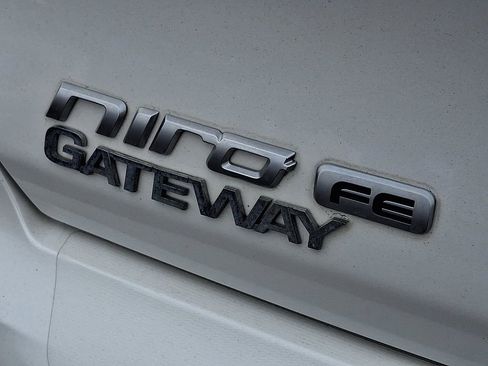 Certified 2022 Kia Niro LX image 31