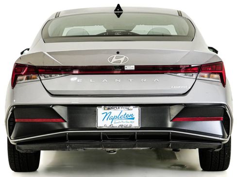 Used 2025 Hyundai Elantra Limited FWD image 8