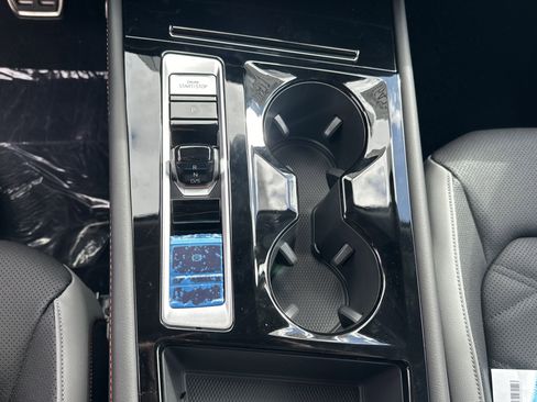 New 2026 Volkswagen Atlas Peak Edition image 17