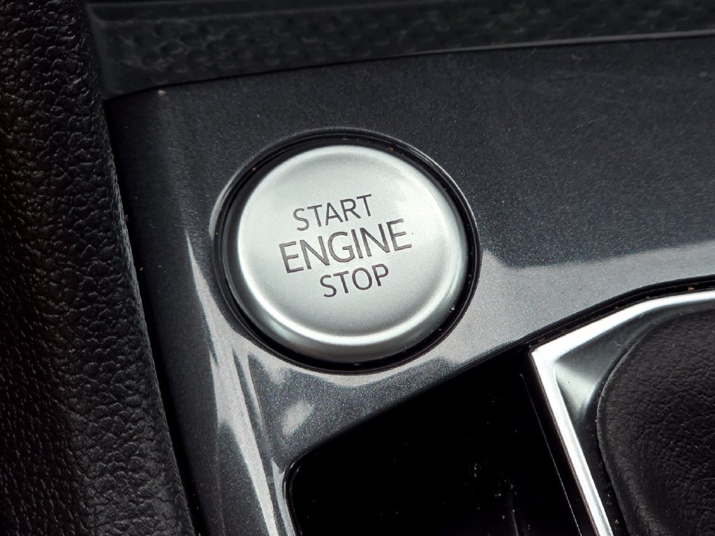 Used 2024 Volkswagen Tiguan SEL R-Line AWD/4WD image 10