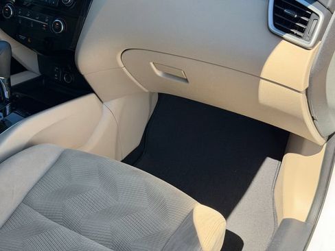 Used 2016 Nissan Rogue S FWD image 21