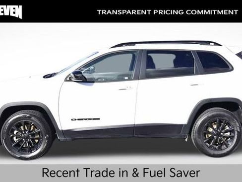 Used 2023 Jeep Cherokee Altitude Lux image 2