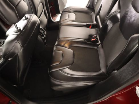 Used 2021 Jeep Cherokee Latitude Plus image 12