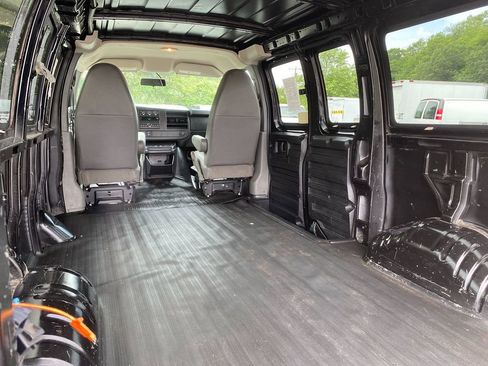 Used 2014 GMC Savana 2500 image 25