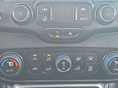 Used 2023 GMC Terrain SLT image 8