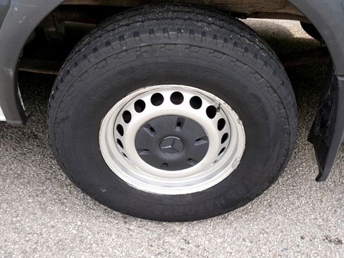 Used 2015 Freightliner Sprinter 2500 image 10