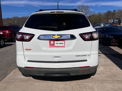 Used 2016 Chevrolet Traverse LT w/ Style and Technology Package FWD image 7
