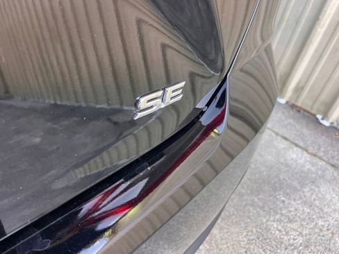 Used 2025 Toyota Camry SE image 33