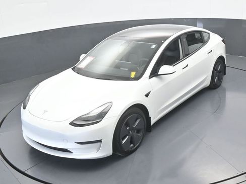 Used 2023 Tesla Model 3 Standard Range image 46