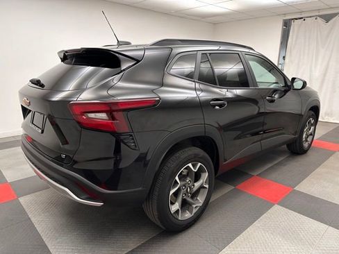 Used 2025 Chevrolet Trax LT image 6