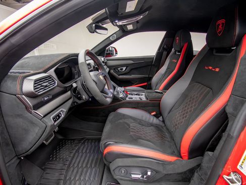 Used 2024 Lamborghini Urus Performante AWD/4WD image 11