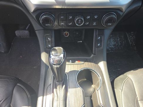 Used 2018 GMC Acadia SLT image 26