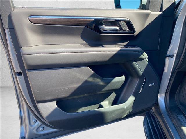 Used 2026 Chevrolet Suburban LT w/ Comfort Package AWD/4WD image 9