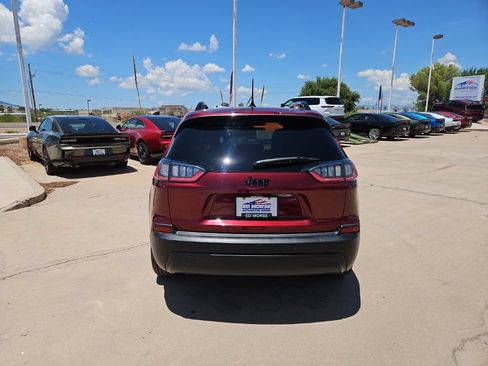 Used 2021 Jeep Cherokee Latitude Plus FWD image 3
