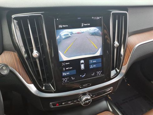 Used 2021 Volvo V60 T5 Cross Country image 26