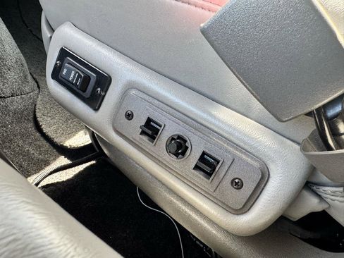 Used 2018 Chevrolet Express 2500 w/ Enhanced Convenience Package RWD image 31