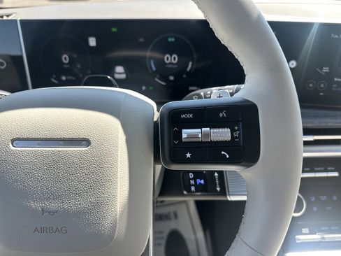 Used 2025 Hyundai Santa Fe Limited image 21