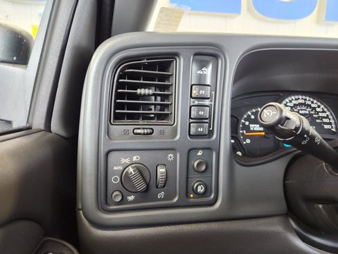 Used 2006 Chevrolet Silverado 3500 LT w/ Heavy-Duty Power Package AWD/4WD image 25