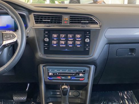 Certified 2022 Volkswagen Tiguan SE w/ Panoramic Sunroof Package FWD image 32