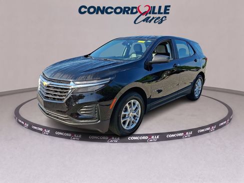 Used 2023 Chevrolet Equinox LS FWD image 3