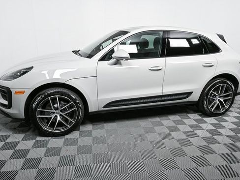 Certified 2025 Porsche Macan image 2