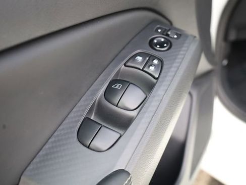 Used 2025 Nissan Altima 2.5 SV FWD image 15