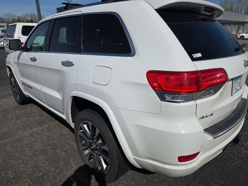 Used 2018 Jeep Grand Cherokee Overland AWD/4WD image 4