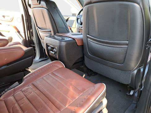 Used 2023 GMC Yukon Denali Ultimate AWD/4WD image 11