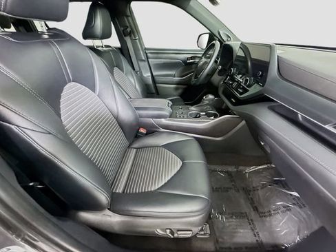 Used 2023 Toyota Highlander XSE FWD image 29