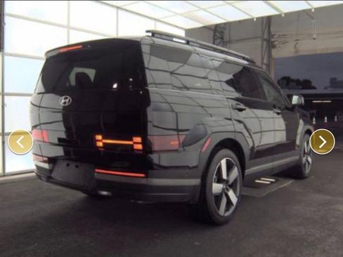 Used 2025 Hyundai Santa Fe Limited image 4