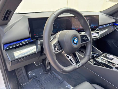 Used 2025 BMW i5 eDrive40i w/ M Sport Package RWD image 14