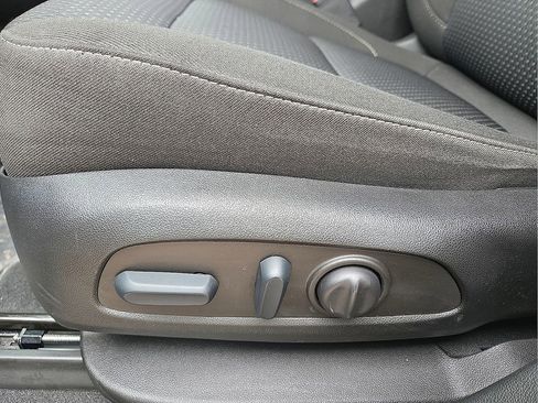 Used 2023 GMC Acadia SLE w/ Driver Convenience Package image 24