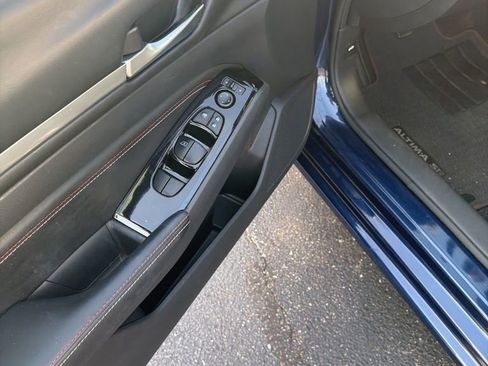 Used 2023 Nissan Altima 2.5 SR w/ SR Premium Package image 7