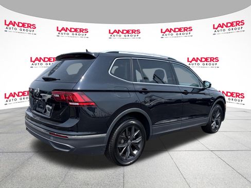 Used 2024 Volkswagen Tiguan SE FWD image 3