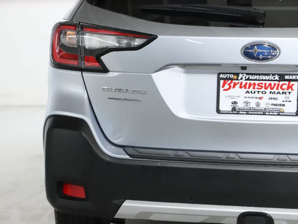 Certified 2025 Subaru Outback Touring w/ Tech Package 3 AWD/4WD image 43