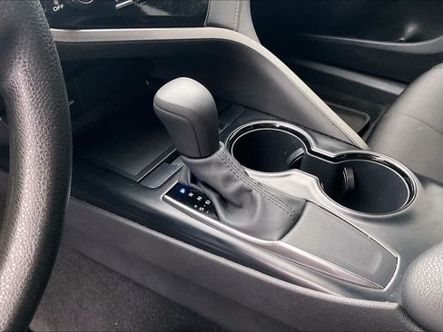 Used 2020 Toyota Camry LE FWD image 14