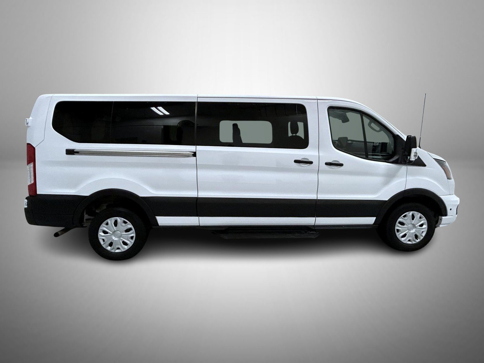 Used 2025 Ford Transit 350 XLT RWD image 4