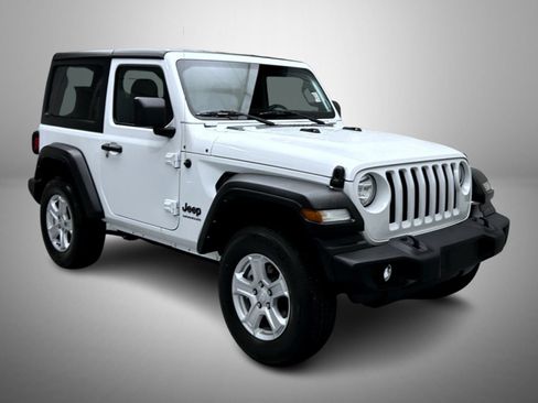 Used 2022 Jeep Wrangler Sport AWD/4WD image 3
