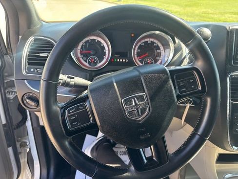Used 2018 Dodge Grand Caravan SXT FWD image 23